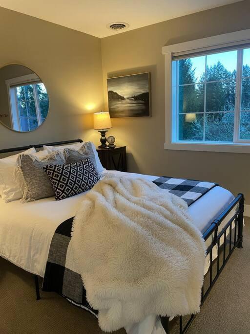Romantic Cozy Cabin Walk To Lake Hot Tub Bikes Kayaks Grill Onalaska Exterior foto