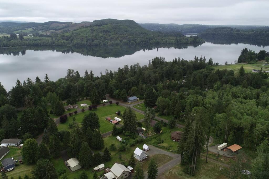Romantic Cozy Cabin Walk To Lake Hot Tub Bikes Kayaks Grill Onalaska Exterior foto