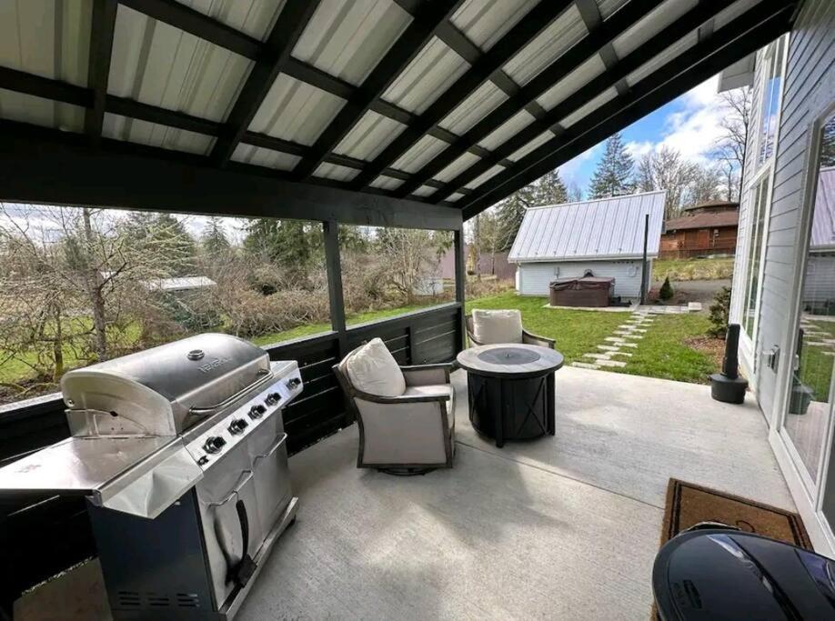 Romantic Cozy Cabin Walk To Lake Hot Tub Bikes Kayaks Grill Onalaska Exterior foto
